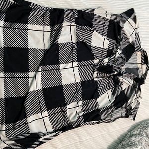 Worthington sleeveless cowl neck black/white plaid shirt